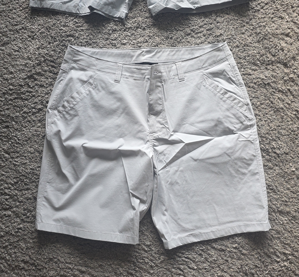 Under Armour Men's Light Gray Flat-Front Performance Shorts